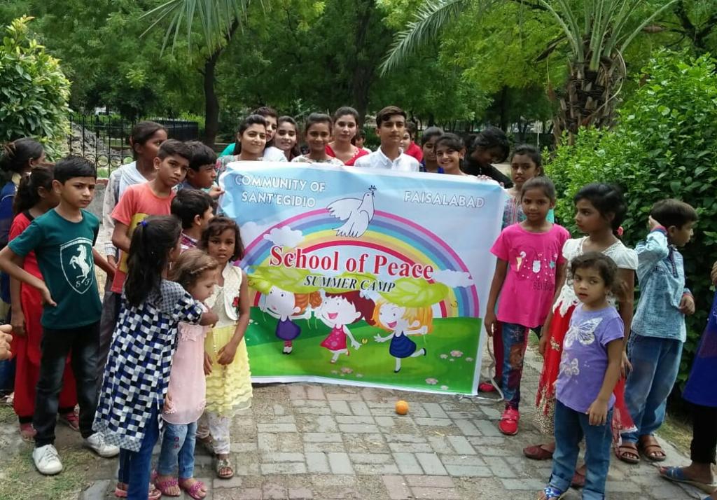 Berita baik datang dari Pakistan: ini adalah #santegidiosummer bersama anak-anak Sekolah Damai